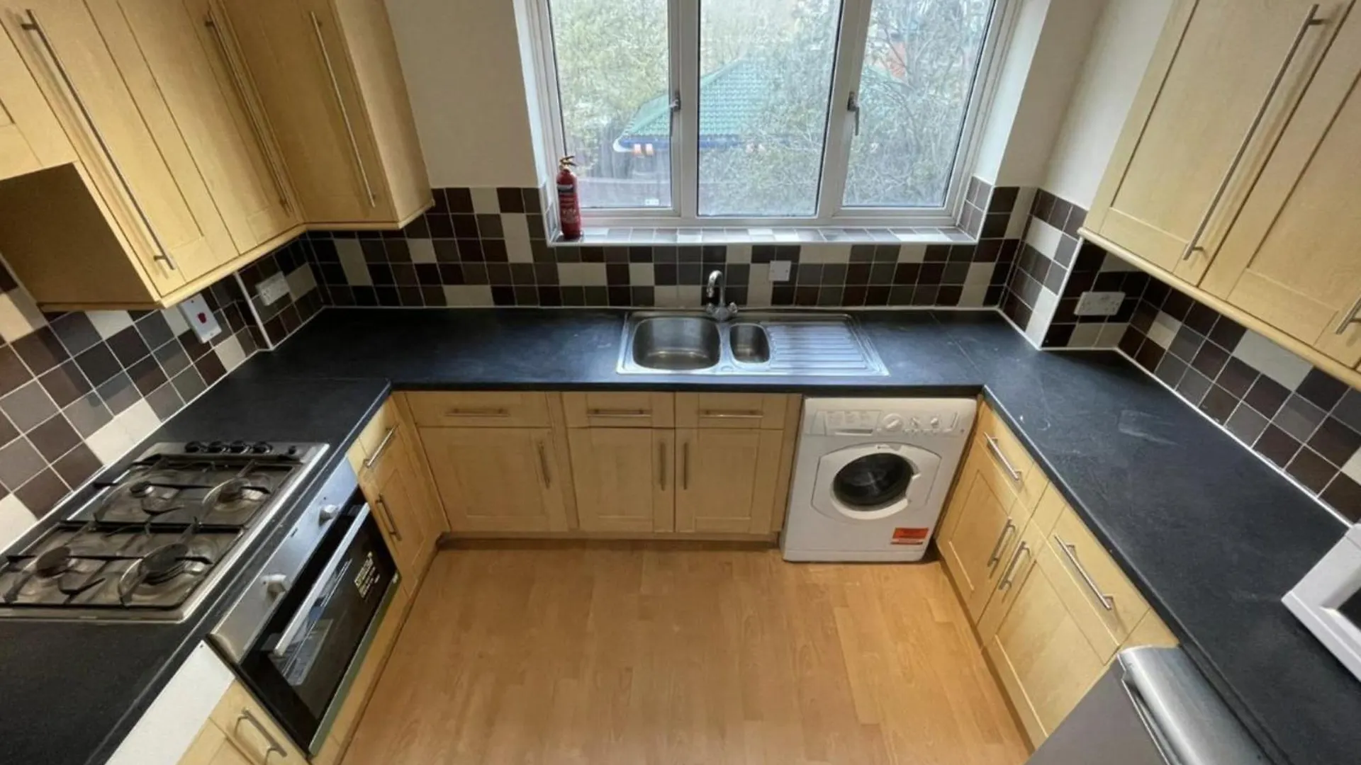 Homestay Cozy Urban Retreat: Shared Flat Living In The Heart Of E14 Apartment London