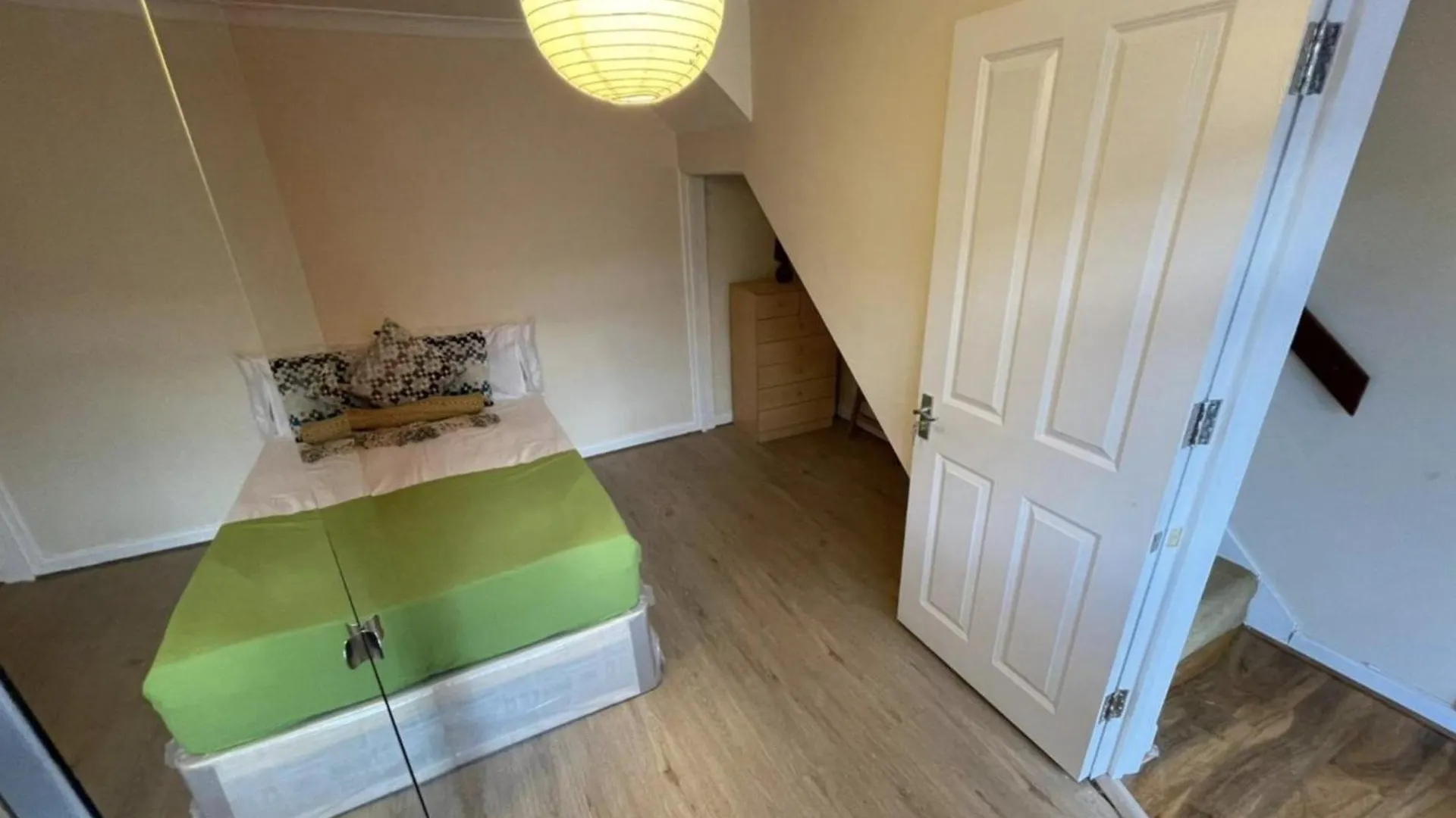 Cozy Urban Retreat: Shared Flat Living In The Heart Of E14 Apartment London 0*,  United Kingdom